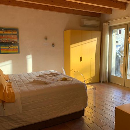מונזמבנו L'Isolo B&B E Case Vacanza מראה חיצוני תמונה